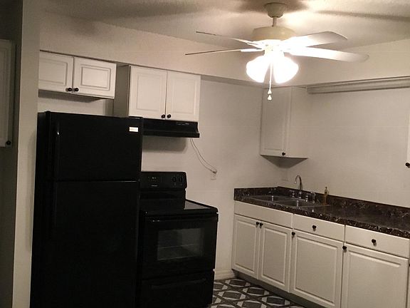 Kitchen, stove, & refrigerator