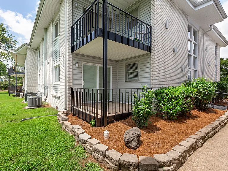 613 Hillsboro Rd #C12 — Photo 4
