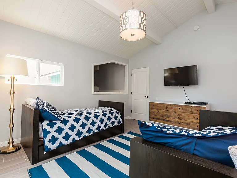 1037 Mandalay Beach Rd — Photo 19