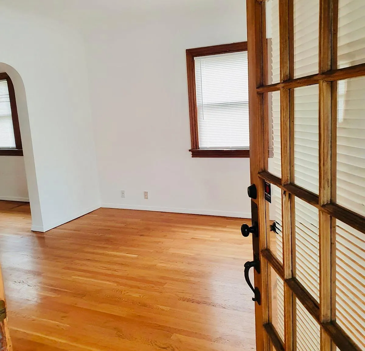 6057 Selma Ave — Photo 4