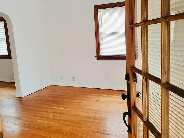 6057 Selma Ave — Photo 4