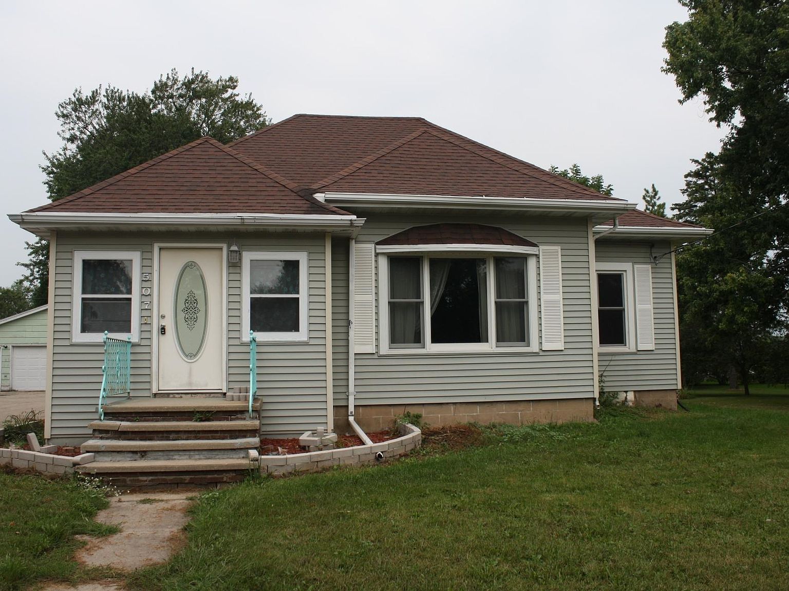 507 N Main St, Black Creek, WI 54106 Zillow