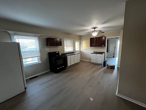 4th image of 1425 See Ave