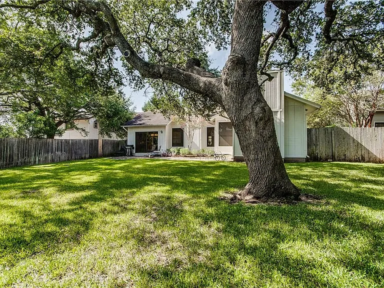 7414 Whistlestop Dr — Photo 29