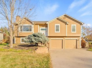 125 SW Tess Dr, Lees Summit, MO 64081