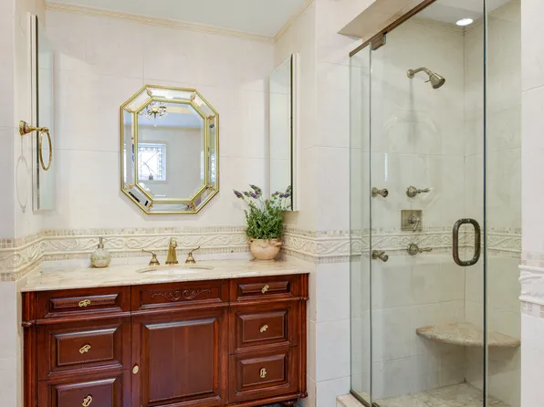 933 East 22nd Street image 15 of 22