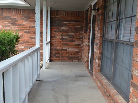 3rd image of 104 Spur Dr