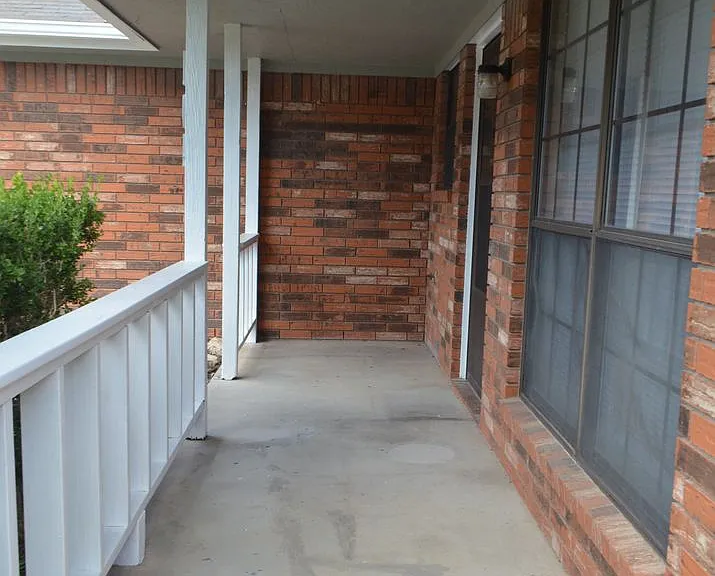 104 Spur Dr — Photo 3