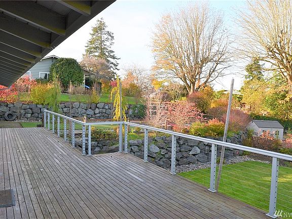 Massive entertainment sized deck