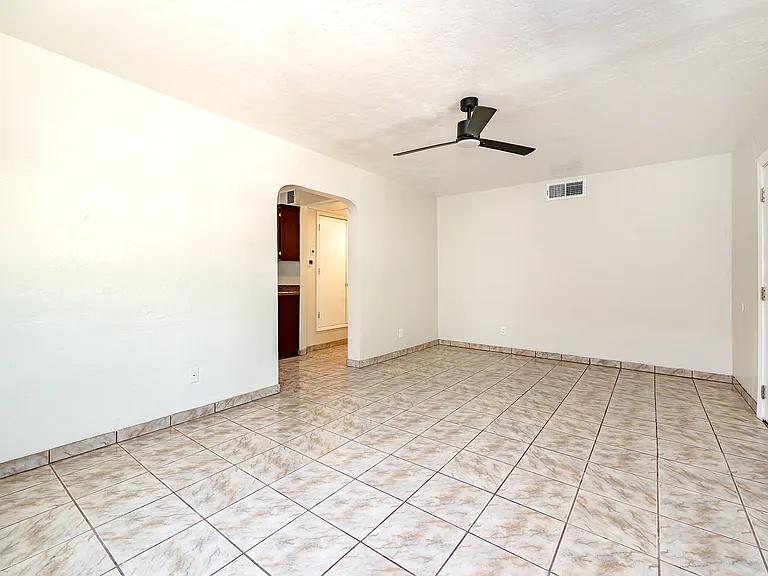 115 S Palomas Ave — Photo 7
