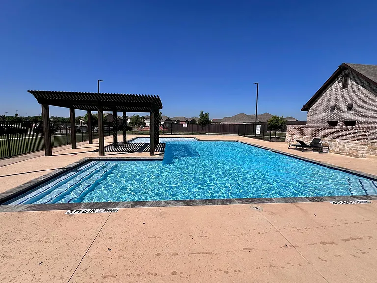2113 Emma Ct — Photo 40