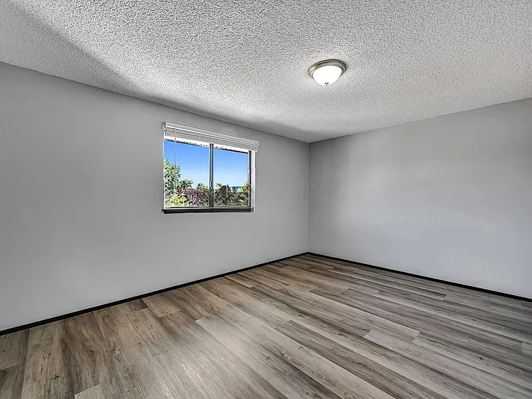 912 Algona Blvd N #B — Photo 17