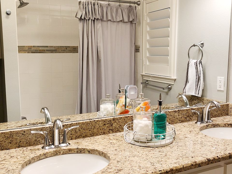 Guest/Hall Bath