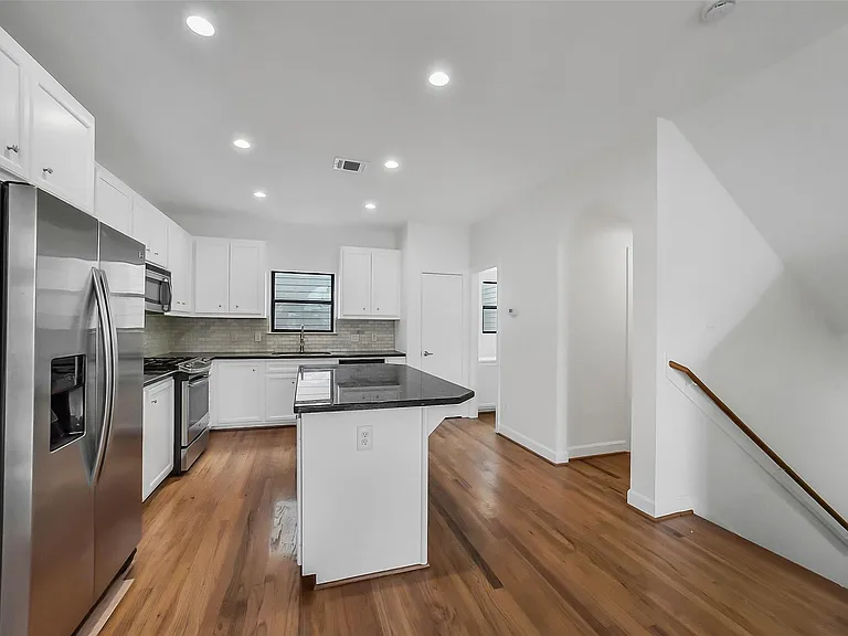 650 Westcross St #70 — Photo 18