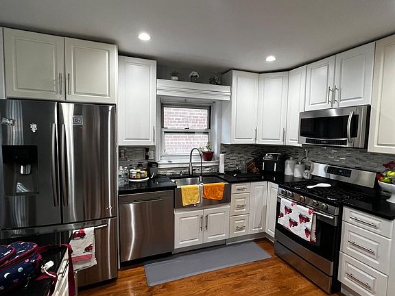 3rd image of 867 Quincy Ave Floor 2