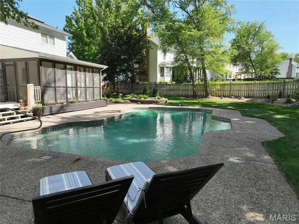 14792 Timberbluff Dr, Chesterfield, MO 63017