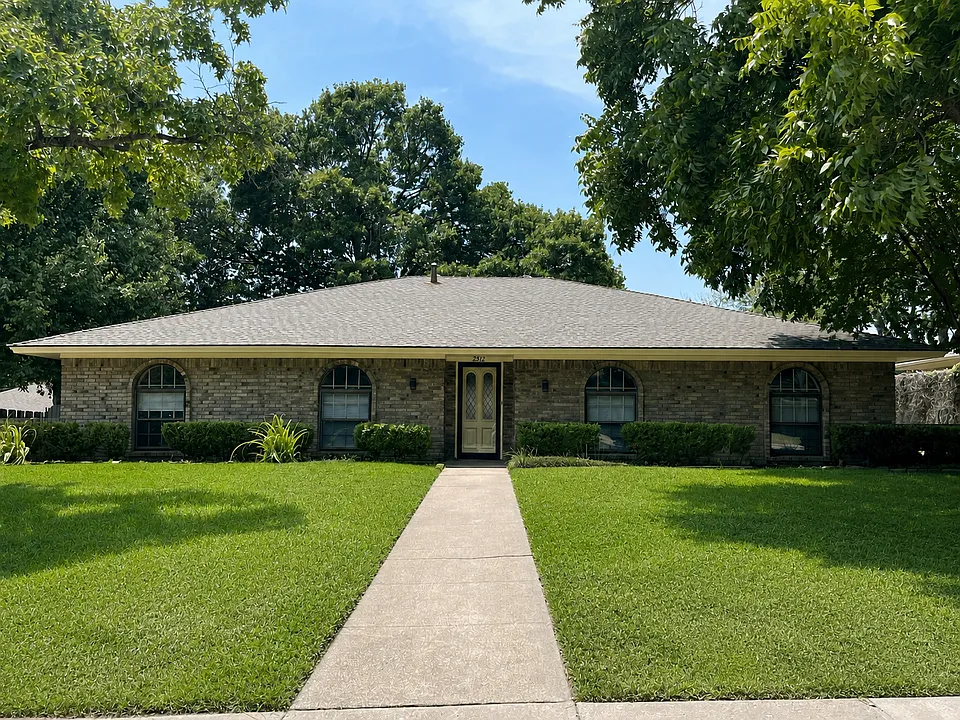 2512 Briarwood Dr