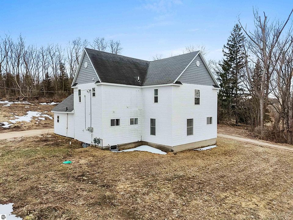 1st image of 701 W Main St