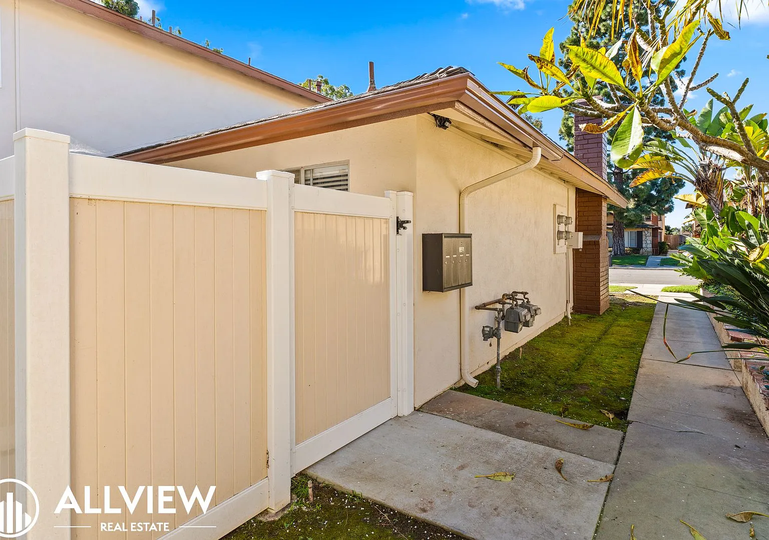 17972 Baron Circle — Photo 4