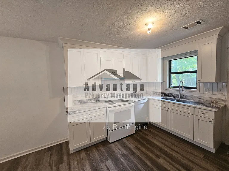 1521 Pine Cone Ln NW — Photo 7