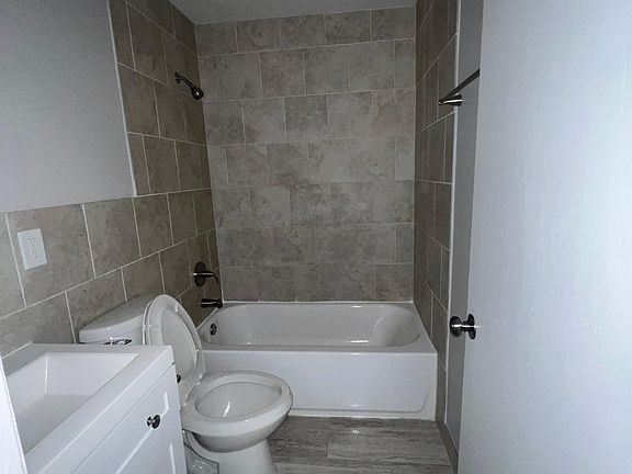 5th image of 5565 Leafwood Dr