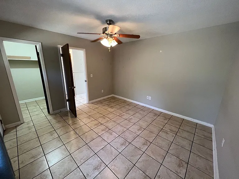 3402B Greenbriar Ct — Photo 6