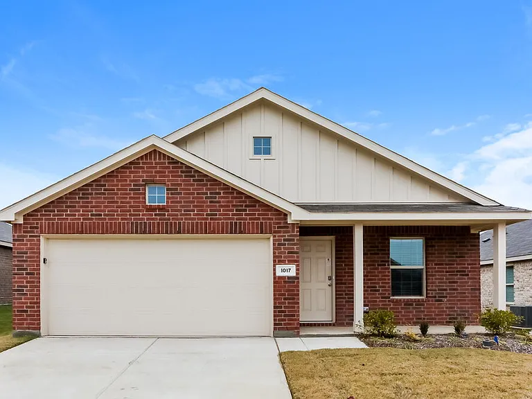 1017 Crestview Dr — Photo 1