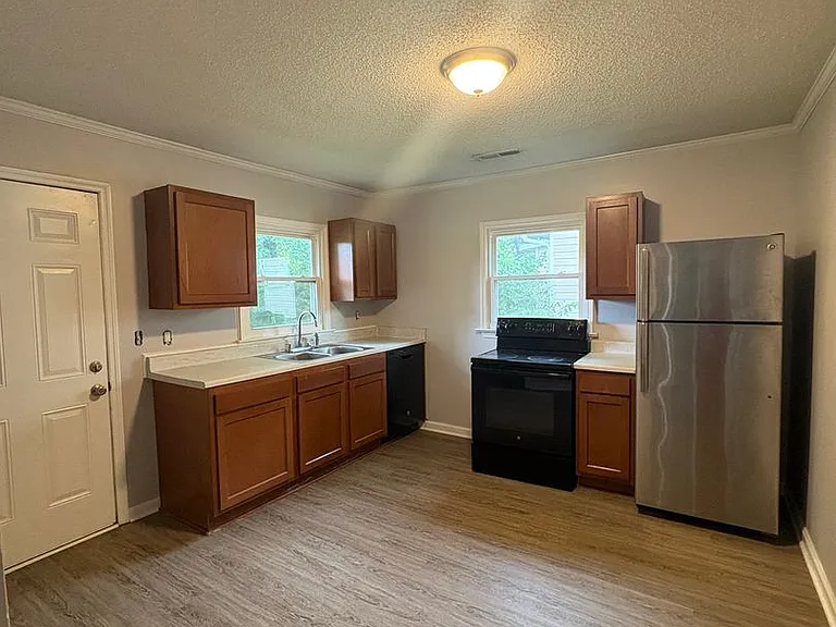 5019 Greenview Dr — Photo 1