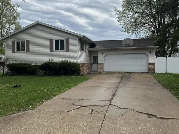 718 N Crestview Dr, Metamora, IL 61548