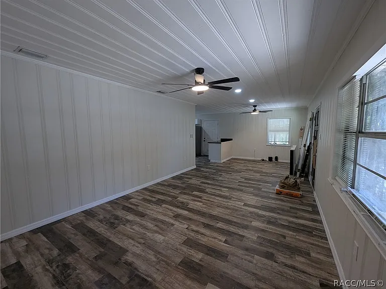 871 NE 5th Ter — Photo 3