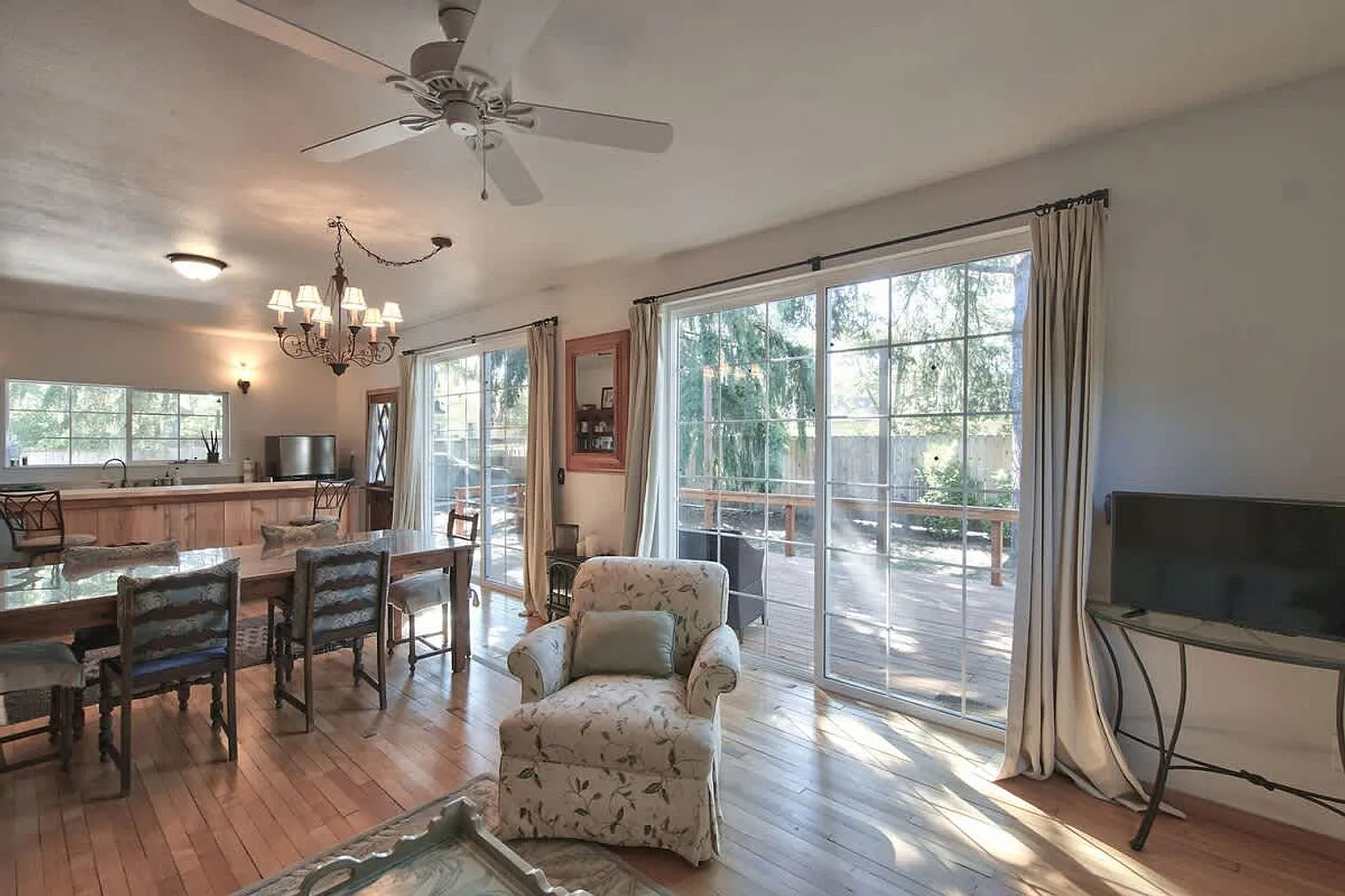 1 bed, 1.0 bath, 839 sqft, $3,431 — Photo 3