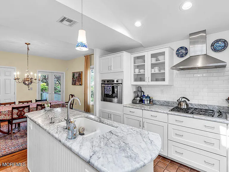 600 Saint Clair Ave — Photo 13