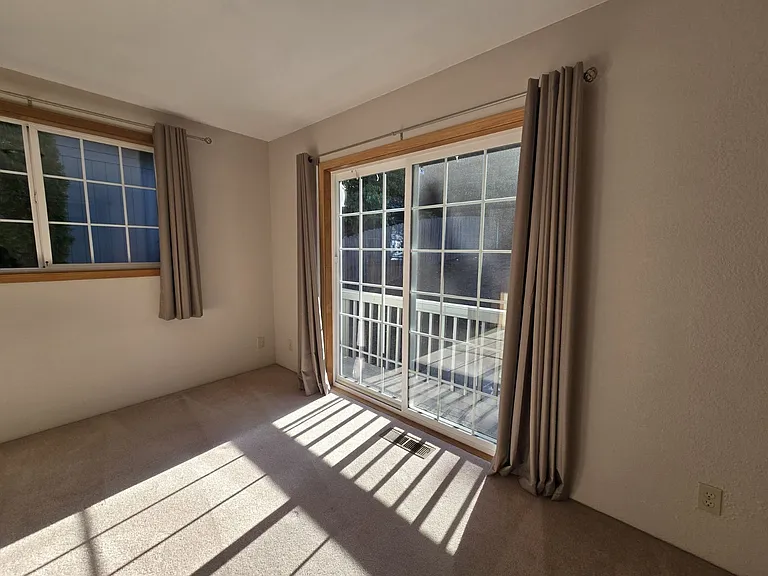 1335 NW Vallejo Dr — Photo 10