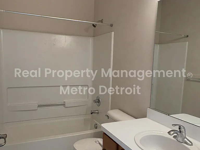 1151 Alameda Blvd — Photo 11