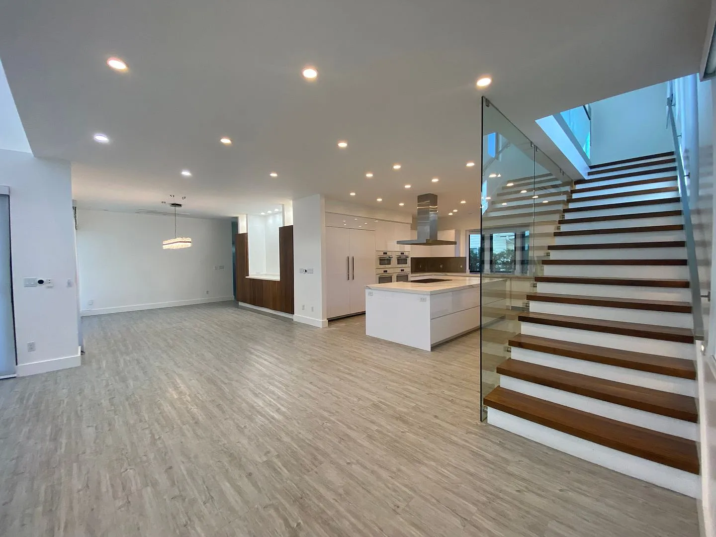 Manoa 5 Bedroom, 3.5 Bathroom, 2-Car Garage Rental ! — Photo 4