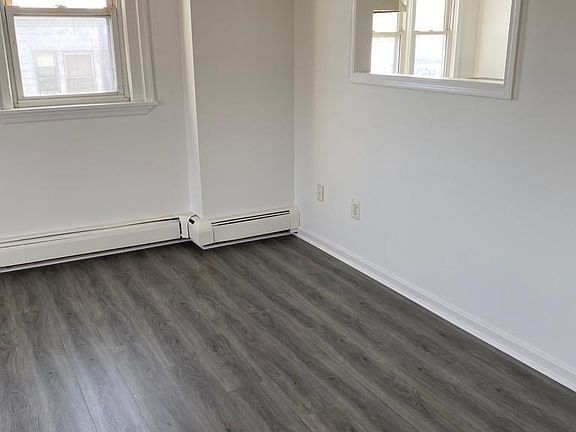 3rd image of 1913 Devereaux Ave #4347