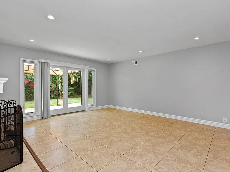 831 E Hoover Ave — Photo 11
