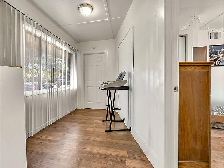 520 Helena St — Photo 16