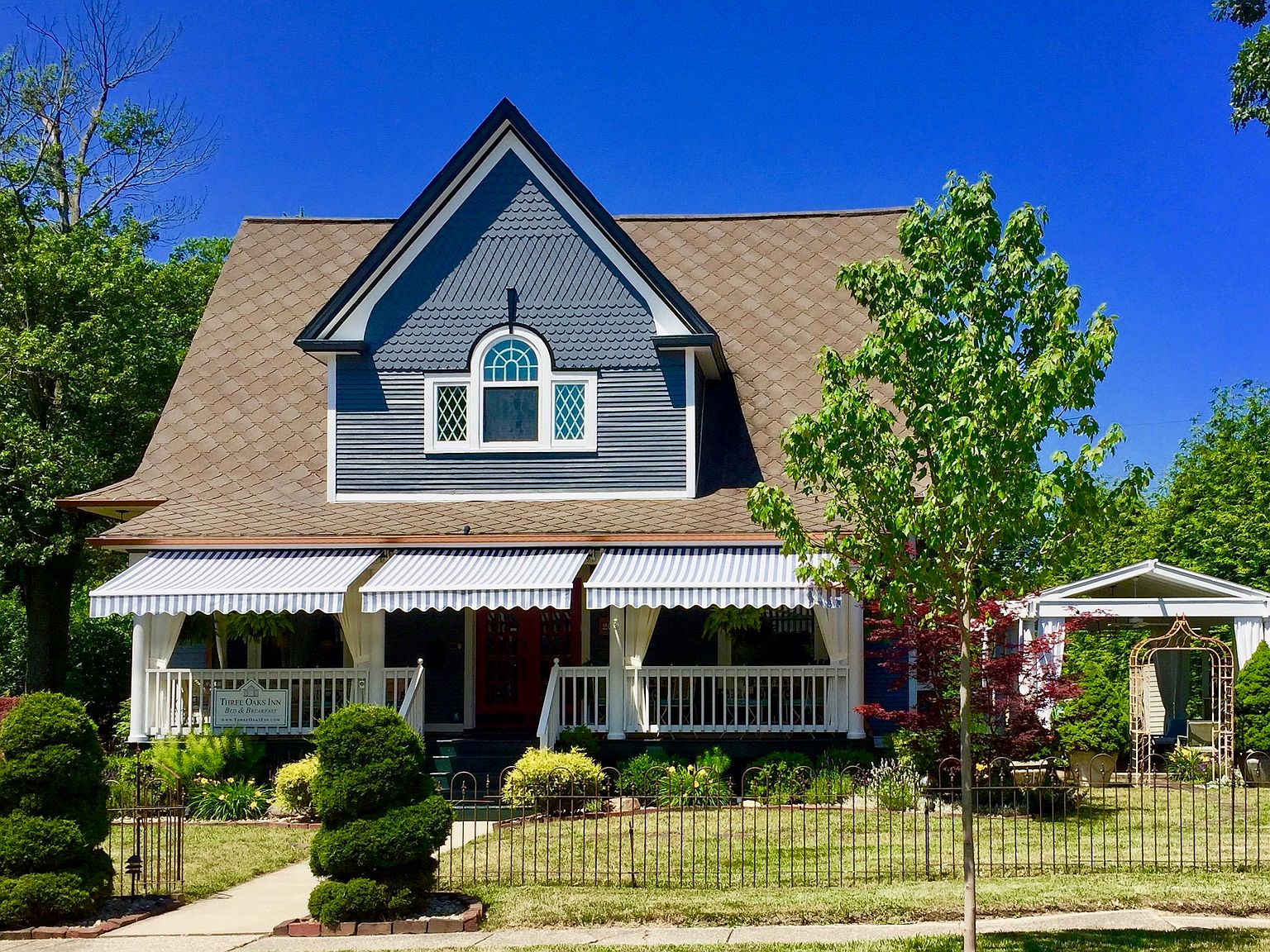 204 Oak St, Three Oaks, MI 49128 MLS 22002230 Zillow