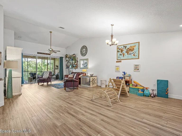 500 Trotter Ln #202 — Photo 4