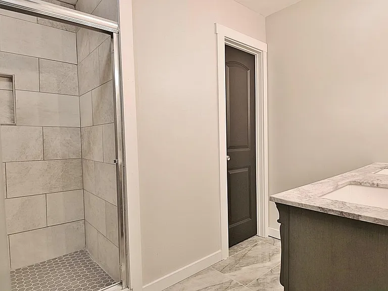 198 Margaret St — Photo 15