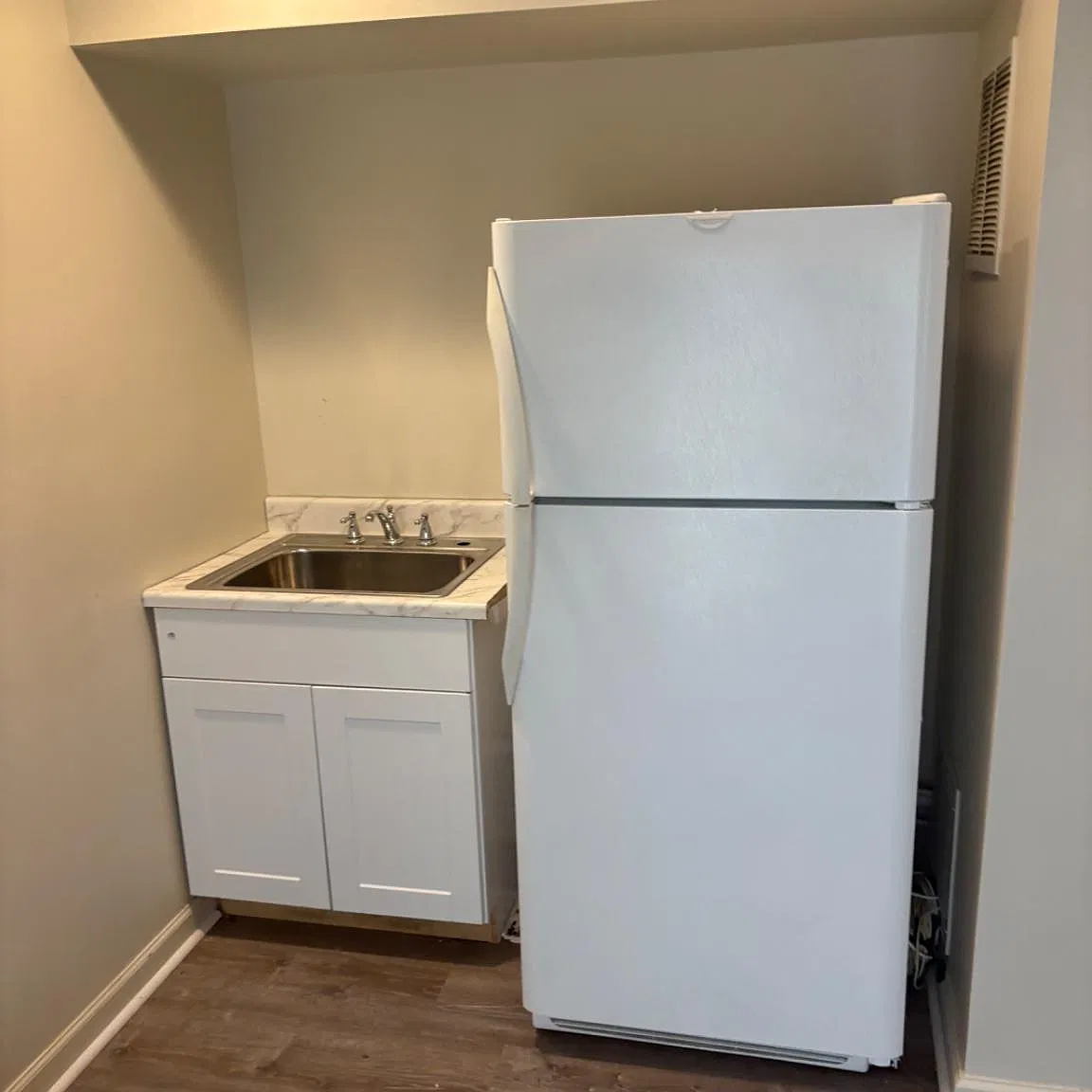 1 bed, 1.0 bath, 4128 sqft, $1,595 — Photo 1