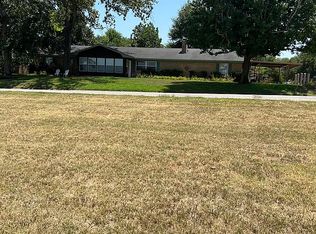 201 Colonial Cir, Athens, TX 75751