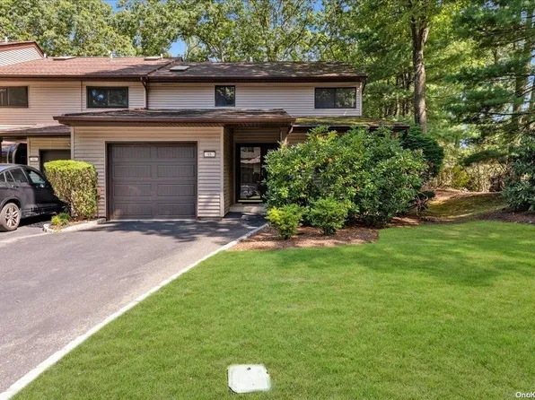 95 Northgate Circle #95, Melville, NY 11747