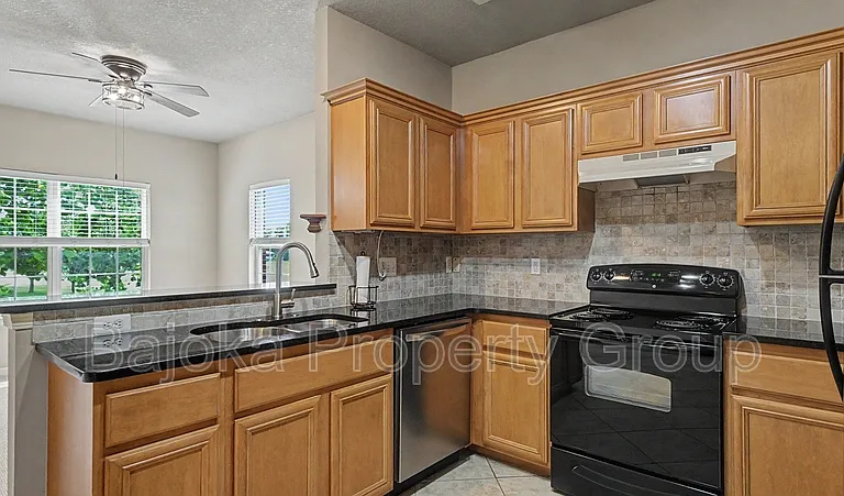 43018 Burlington Dr — Photo 15