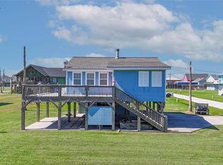 951 Clara St, Crystal Beach, TX 77650