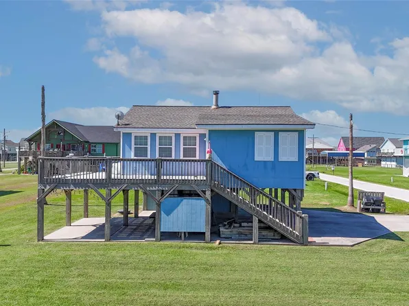 951 Clara St, Crystal Beach, TX 77650
