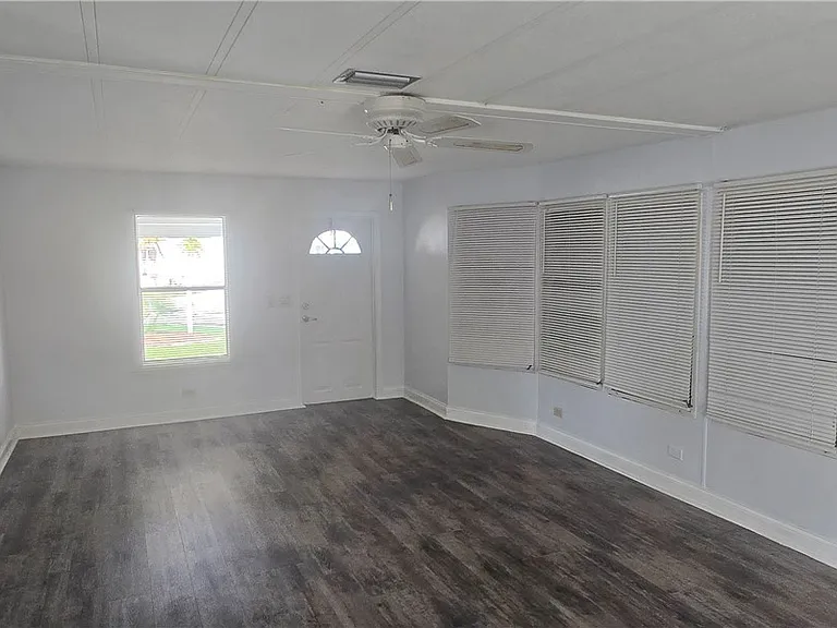 612 Pine Grove Ct — Photo 5