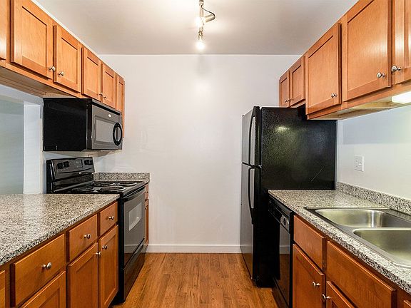 2nd image of 675 Lake St #508-136