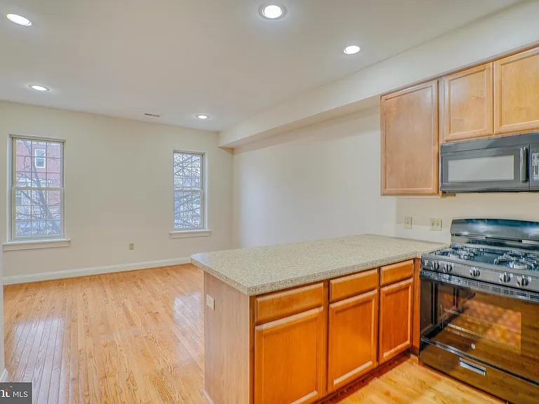 2542 W Girard Ave #2 — Photo 2
